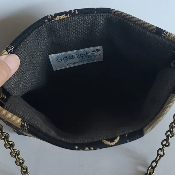 Black with gold circles gold chain purse - Picture 7 of 9